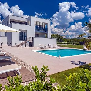 Villa Marijeta exclusive 5 star villa with 50sqm private pool, 6 bedrooms&playroom Split Exterior photo