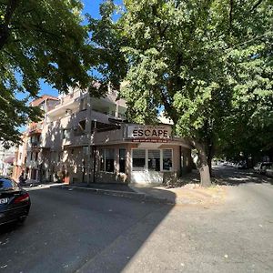 Escape Shumen Hotel Exterior photo