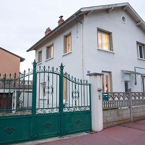 Dify Chalet A La Ville - Parilly Vénissieux Exterior photo