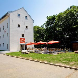 Hotel Zamecka Sypka Blansko Exterior photo