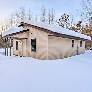 Wooded Danbury Cabin With Grill And Fire Pit! Villa Exterior photo