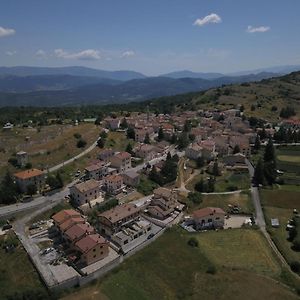 Vista Panoramica Altopiano Delle Rocche Appartement Terranera Exterior photo