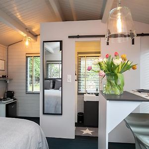 Tiny House Boatshed Bed and Breakfast Heemstede Exterior photo