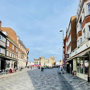 New Studio Flat Overlooking City Centre Appartement Kingston upon Thames  Exterior photo