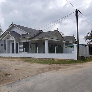 Olia Medina Kerteh 4 Bilik Homestay Chukai Exterior photo