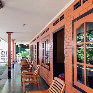 Oka Homestay Mitra Reddoorz Mataram Exterior photo