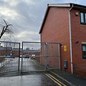 Entire House With Parking Appartement Manchester Exterior photo