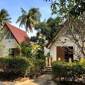 Blue Beach Resort Baanphakrimlay Exterior photo