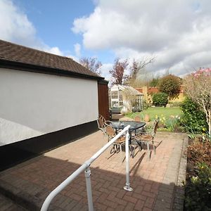 The Ruislip Bungalow Appartement Exterior photo