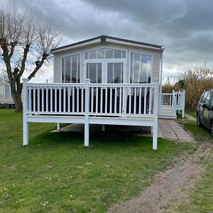 Holiday Home At Cherry Tree Holiday Park Burgh Castle Great Yarmouth Norfolk Exterior photo