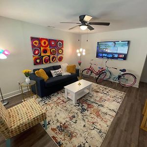 Modern ~ Comfortable ~ Downtown, Queen Beds, Bikes Appartement Greenville Exterior photo