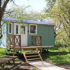 The Woodpecker Shepherd Hut Hotel Elmswell Exterior photo