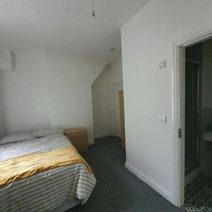 Double Room En-Suitec Burnley City Centre Exterior photo