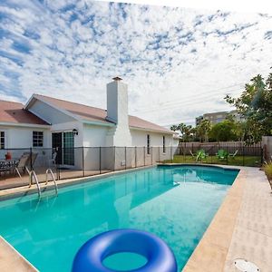 Large Pool Home And Blocks Away From The Beach Daytona Beach Exterior photo