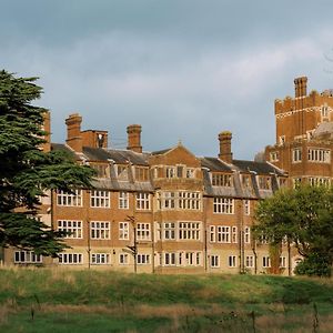 De Vere Selsdon Estate Hotel Croydon Exterior photo