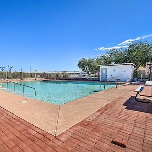 Eloy Desert Oasis With Courtyard And Pool Access! Appartement Exterior photo