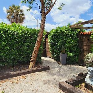 Private Aparment Studio In The Hard Of Miami Unit # 6 Appartement Opa-locka Exterior photo