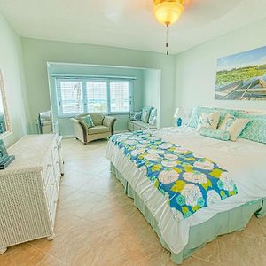 Gorgeous Ocean Views! Welcome To Bella Breeze! Beachfront 2Br 2Ba Appartement Sion Farm Exterior photo