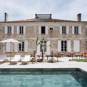 Le Chateau Real Bed and Breakfast Saint-Seurin-de-Cadourne Exterior photo