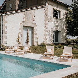 Chateau La Grande Clotte Bed and Breakfast Lussac  Exterior photo