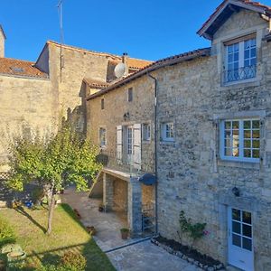 The Wild Geese Bed and Breakfast Nanteuil-en-Vallée Exterior photo