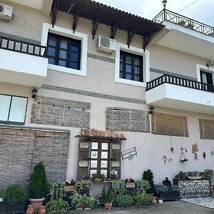 Bed & Breakfast Local Living Edi Hotel Berat Exterior photo