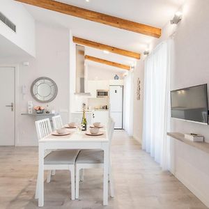 Lovely And Bright Apartment In The Heart Of Banyoles Exterior photo