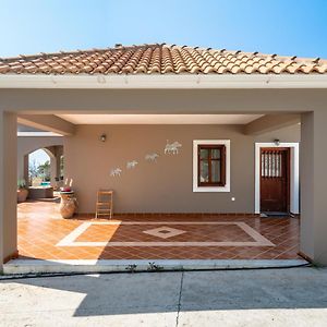 Kumusha Villa Near Fiscardo Mánganos Exterior photo