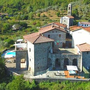 Flat With Heated Hot Tub And Shared Pool Appartement Casola in Lunigiana Exterior photo