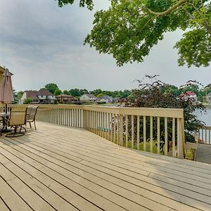 Lakefront Shelby Twp Getaway With Swim Pond! Villa Exterior photo