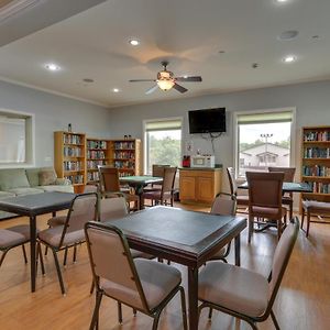 Lake Ariel Vacation Rental Screened Porch And Grill Exterior photo