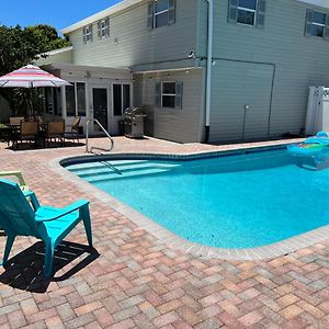 Poolside Paradise & Beach Bound Villa Seminole Exterior photo