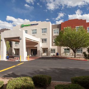 Holiday Inn Express & Suites Santa Fe Exterior photo