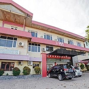 Oyo 90487 Wisma Kuta Karang Baru Hotel Lhokseumawe Exterior photo