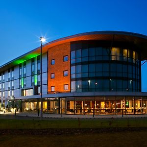 Holiday Inn Salisbury - Stonehenge, An Ihg Hotel Amesbury Exterior photo