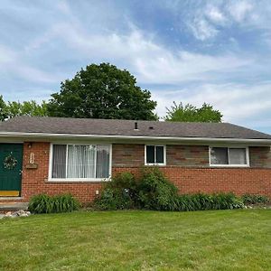 Cozy Bungalow In Madison Heights Villa Exterior photo