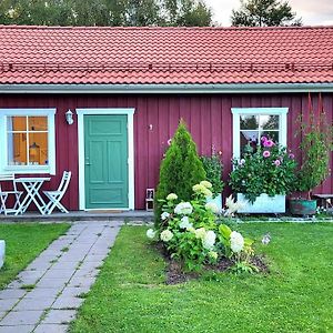 Cabin Located In A Traditionally Swedish Setting! Appartement Umeå Exterior photo