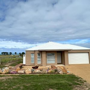 Surrey View Villa Narrawong Exterior photo