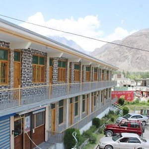 Ghizer Inn Hotel And Resturant Gahkuch Exterior photo