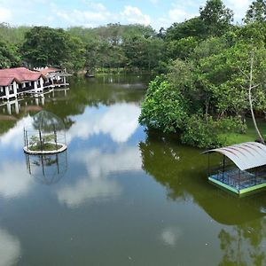 Lake Serenity Resort & Spa Kuruwita Exterior photo