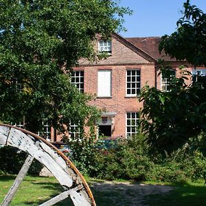 Trading Boundaries Hotel Uckfield Exterior photo