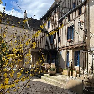 La Maison Des Corporations Bed and Breakfast Noyers-sur-Serein Exterior photo