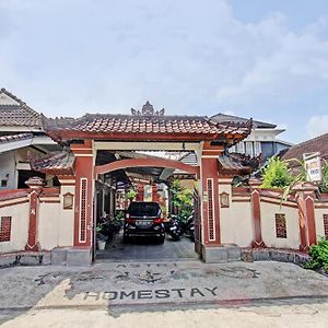 Oyo 92560 Astri Homestay Mataram Exterior photo