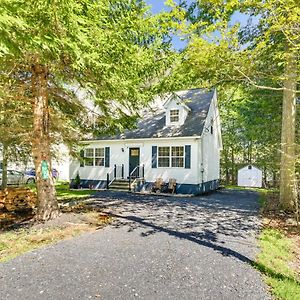 Tobyhanna Vacation Rental With Community Amenities! Exterior photo