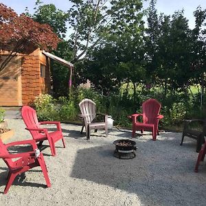 ~ Secret Garden Near The Beach ~ Villa Parksville Exterior photo