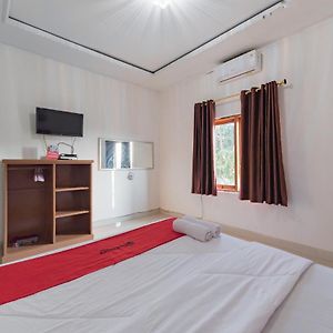 Reddoorz Near Ciletuh Sukabumi Hotel Cilowa Exterior photo