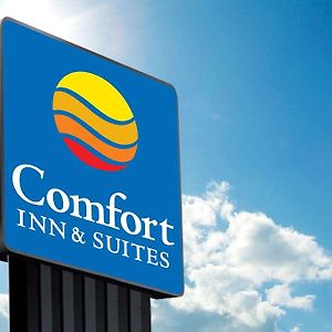 Comfort Inn & Suites Danbury-Bethel Exterior photo