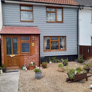 Betty'S Retreat Appartement Cheshunt Exterior photo