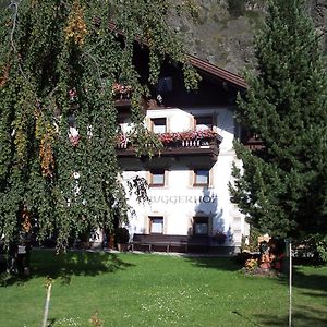 Gaestehaus Bruggerhof Hotel Längenfeld Exterior photo