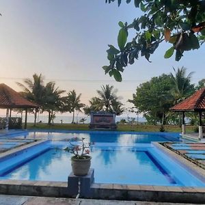 Beach Rock Resort, Fka Lor In Beach Resort Belitung Sijuk Exterior photo